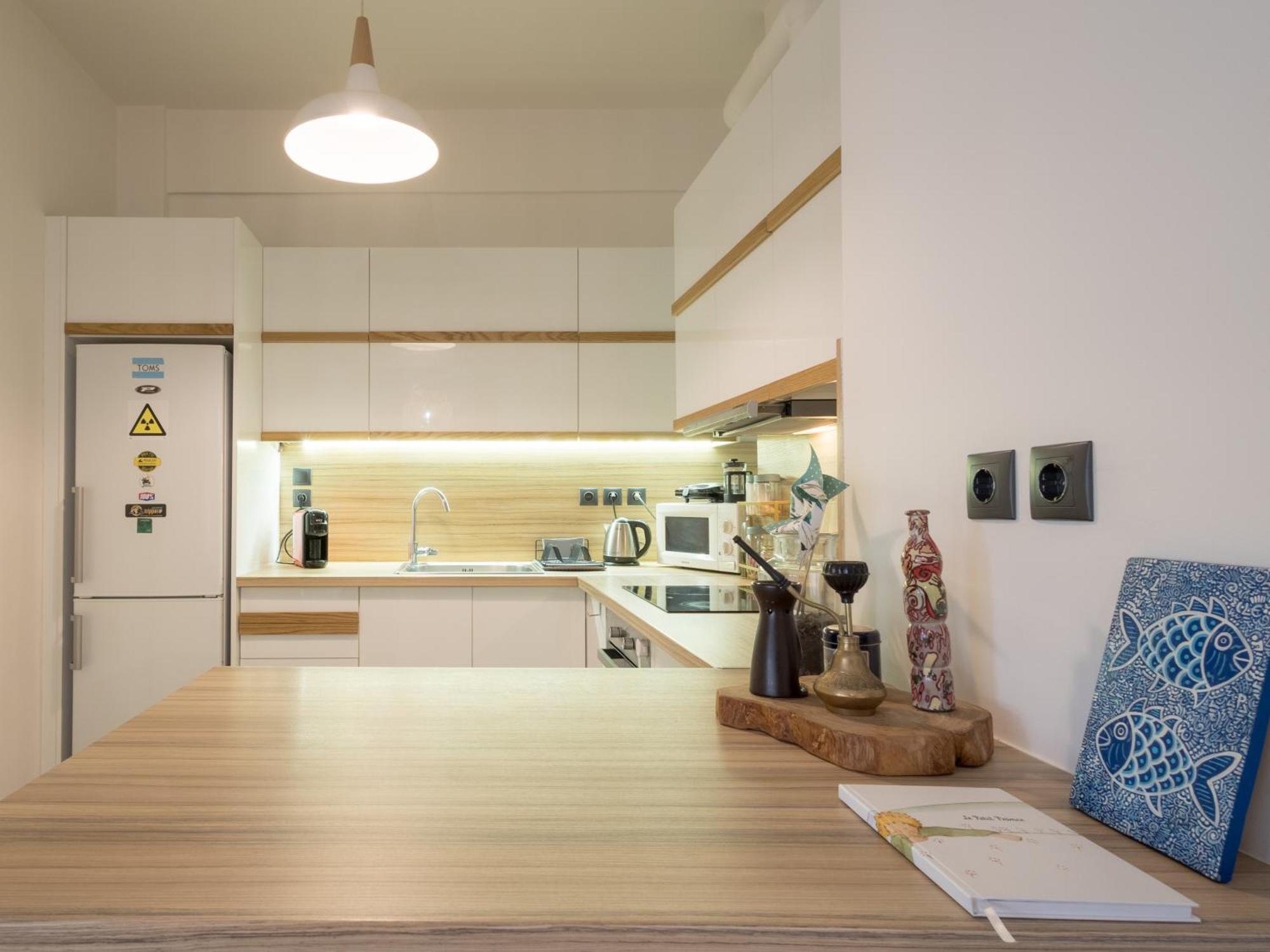 The Flat, Downtown * Волос