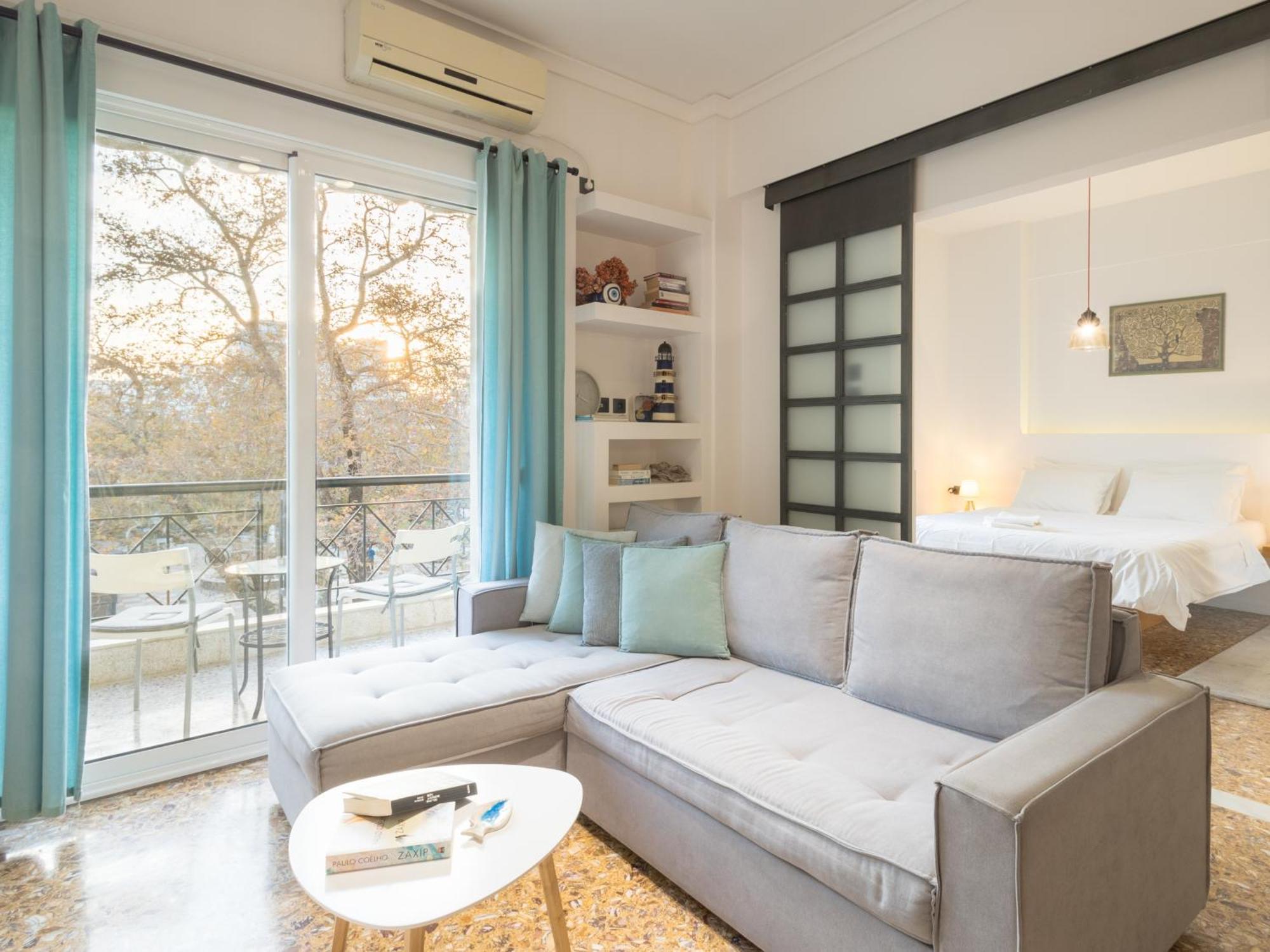 The Flat, Downtown * Volos